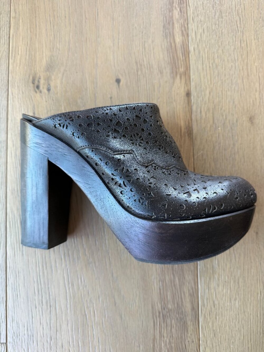 Vera Wang LAVENDER dark chocolate brown mules with wooden platform and 5" heel